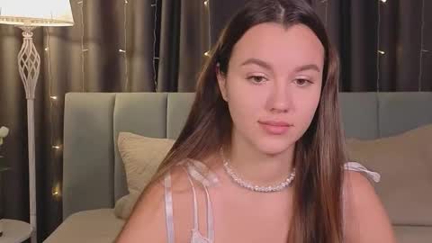Snapshot of sweet_haeven chatting on 11/21/25, 10:08 Im Mia.LOVELY PATTERNS 100 120 160 200 my toy buzzes from 2 tip online show from 11/21/25, 10:08