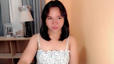 Snapshot of sweet_hoelly chatting on 10/26/25, 08:04 Slutty Shannel online show from 10/26/25, 08:04