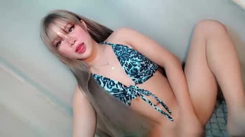 Snapshot of sweet_honeylove chatting on 03/18/26, 11:52 Anisha online show from 03/18/26, 11:52