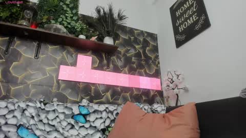 Snapshot of sweet_kitty2000 chatting on 12/18/24, 12:40 Alesy online show from 12/18/24, 12:40