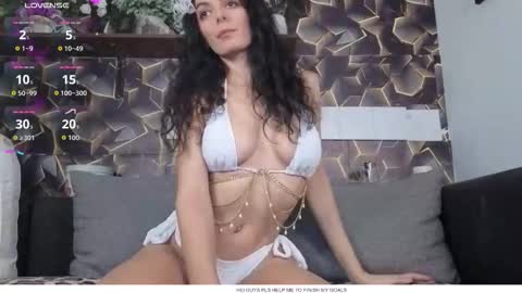 Alesy online show from 10/31/25, 09:54