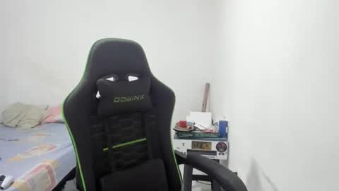 sweet_kitty_777 online show from 11/04/25, 04:00