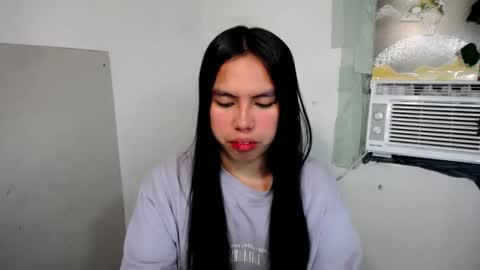 Snapshot of sweet_kyline69 chatting on 10/13/25, 04:34 sweet_kyline69 online show from 10/13/25, 04:34