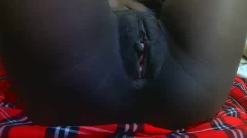 Queen Winnie online show from 12/04/25, 07:44