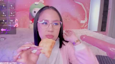 Snapshot of sweet_lemariee_ chatting on 11/15/25, 02:02 Lemarie online show from 11/15/25, 02:02