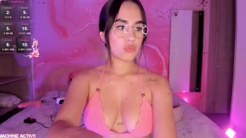 Snapshot of sweet_lemariee_ chatting on 11/25/25, 12:27 Lemarie online show from 11/25/25, 12:27