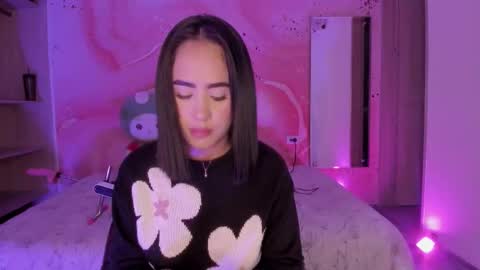 Snapshot of sweet_lemariee_ chatting on 12/02/25, 12:43 Lemarie online show from 12/02/25, 12:43