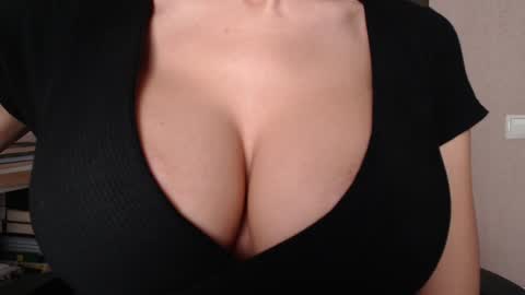 Snapshot of sweet_lil_thing chatting on 11/12/25, 07:53 Jen online show from 11/12/25, 07:53