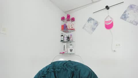 sweet_litle online show from 07/04/26, 05:35
