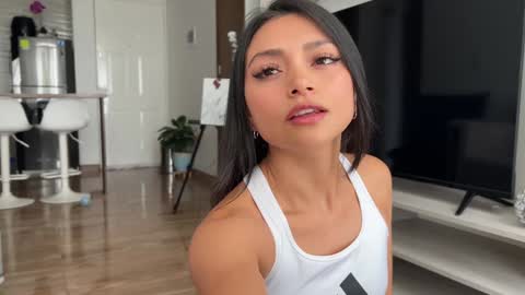 Snapshot of sweet_littleee chatting on 11/15/25, 03:52 free private online show from 11/15/25, 03:52