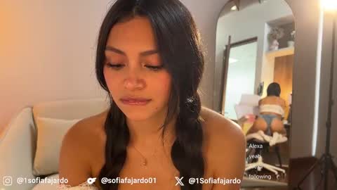 Snapshot of sweet_littleee chatting on 05/01/26, 09:30 free private online show from 05/01/26, 09:30
