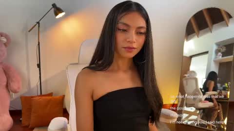 Snapshot of sweet_littleee chatting on 05/20/26, 08:37 free private online show from 05/20/26, 08:37