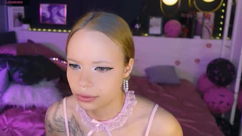 Snapshot of sweet_lucile chatting on 02/15/26, 06:32 Lucy online show from 02/15/26, 06:32