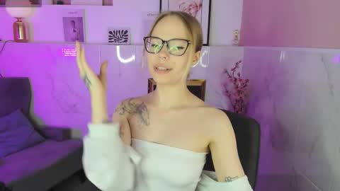 Snapshot of sweet_lucile chatting on 03/12/26, 01:50 Lucy online show from 03/12/26, 01:50
