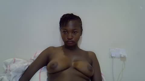 Snapshot of sweet_lunaz chatting on 10/27/25, 02:37 sweet_lunaz online show from 10/27/25, 02:37