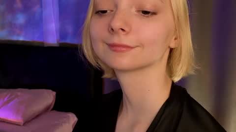 Snapshot of sweet_lynx chatting on 06/17/26, 05:25 Lana online show from 06/17/26, 05:25