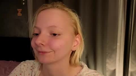 Snapshot of sweet_lynx chatting on 06/27/26, 06:46 Lana online show from 06/27/26, 06:46