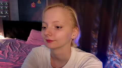 Snapshot of sweet_lynx chatting on 07/30/26, 05:45 Lana online show from 07/30/26, 05:45