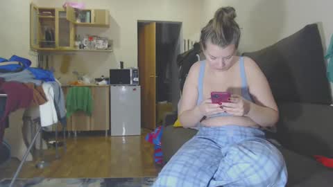 Snapshot of sweet_martinique chatting on 10/28/25, 09:35 TexasPAWG101 online show from 10/28/25, 09:35