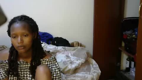 Snapshot of sweet_melod chatting on 11/10/25, 03:33 Linda online show from 11/10/25, 03:33
