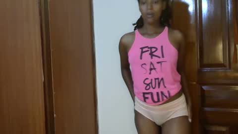 Snapshot of sweet_melod chatting on 11/18/25, 04:44 Linda online show from 11/18/25, 04:44