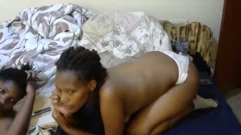 Snapshot of sweet_melod chatting on 11/20/25, 05:07 Linda online show from 11/20/25, 05:07