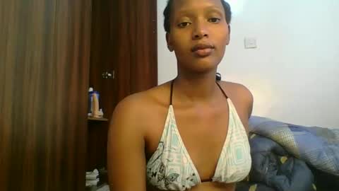Snapshot of sweet_melod chatting on 02/01/26, 01:09 Linda online show from 02/01/26, 01:09