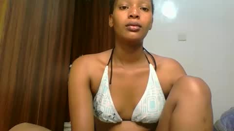 Snapshot of sweet_melod chatting on 02/02/26, 03:27 Linda online show from 02/02/26, 03:27