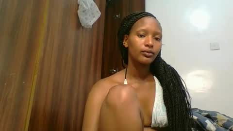 Snapshot of sweet_melod chatting on 02/06/26, 04:17 Linda online show from 02/06/26, 04:17