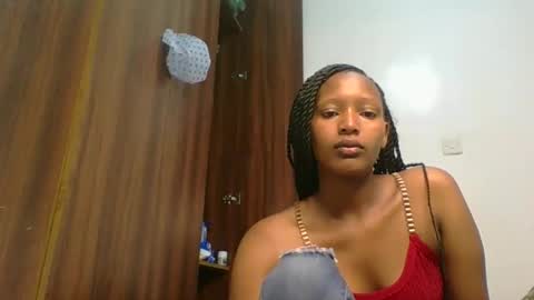 Snapshot of sweet_melod chatting on 02/14/26, 02:30 Linda online show from 02/14/26, 02:30