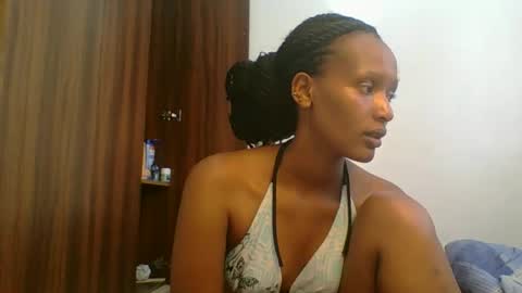 Snapshot of sweet_melod chatting on 02/18/26, 12:12 Linda online show from 02/18/26, 12:12