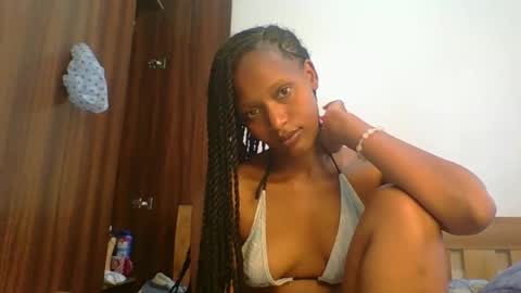 Snapshot of sweet_melod chatting on 02/20/26, 04:53 Linda online show from 02/20/26, 04:53