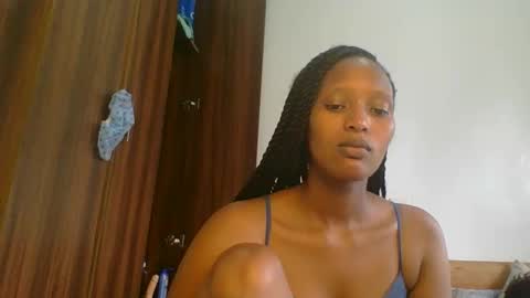 Snapshot of sweet_melod chatting on 02/21/26, 12:39 Linda online show from 02/21/26, 12:39