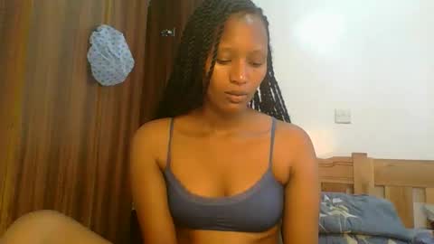 Snapshot of sweet_melod chatting on 02/22/26, 12:47 Linda online show from 02/22/26, 12:47