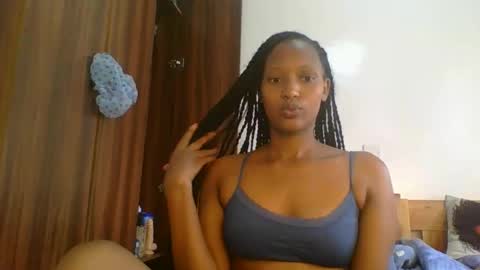 Snapshot of sweet_melod chatting on 02/24/26, 12:14 Linda online show from 02/24/26, 12:14