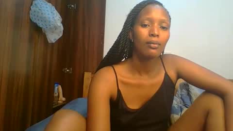 Snapshot of sweet_melod chatting on 02/27/26, 05:24 Linda online show from 02/27/26, 05:24