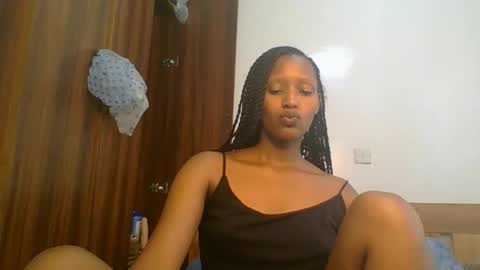 Snapshot of sweet_melod chatting on 02/28/26, 05:30 Linda online show from 02/28/26, 05:30