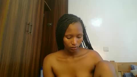 Snapshot of sweet_melod chatting on 03/02/26, 12:23 Linda online show from 03/02/26, 12:23