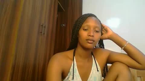 Snapshot of sweet_melod chatting on 03/03/26, 02:45 Linda online show from 03/03/26, 02:45