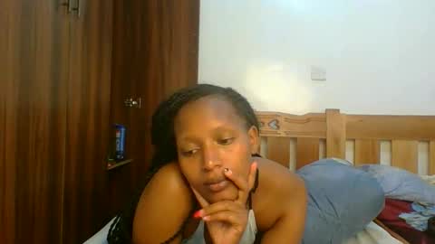 Snapshot of sweet_melod chatting on 03/04/26, 03:18 Linda online show from 03/04/26, 03:18