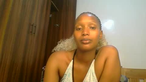 Snapshot of sweet_melod chatting on 03/05/26, 05:09 Linda online show from 03/05/26, 05:09