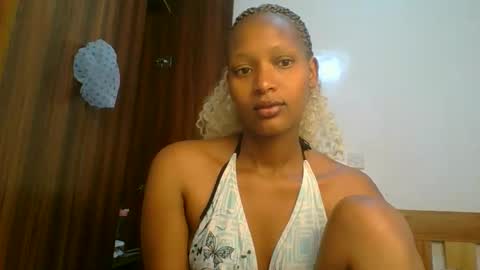 Snapshot of sweet_melod chatting on 03/08/26, 03:32 Linda online show from 03/08/26, 03:32