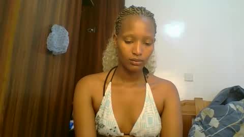 Snapshot of sweet_melod chatting on 03/12/26, 04:29 Linda online show from 03/12/26, 04:29