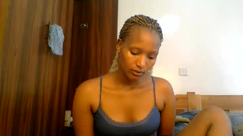 Snapshot of sweet_melod chatting on 03/18/26, 08:50 Linda online show from 03/18/26, 08:50