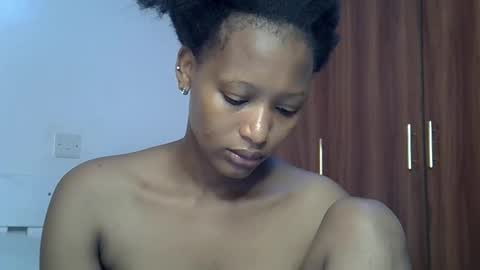 Snapshot of sweet_melod chatting on 05/20/26, 02:18 Linda online show from 05/20/26, 02:18