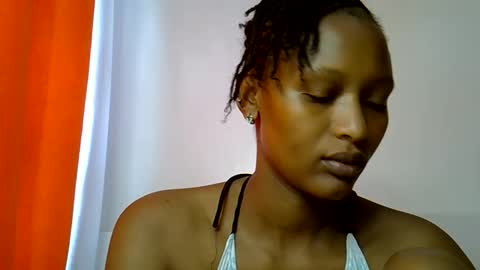 Snapshot of sweet_melod chatting on 05/22/26, 05:03 Linda online show from 05/22/26, 05:03