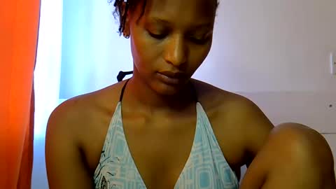 Snapshot of sweet_melod chatting on 05/26/26, 05:25 Linda online show from 05/26/26, 05:25