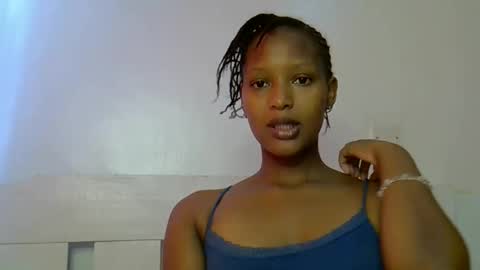 Snapshot of sweet_melod chatting on 05/27/26, 05:15 Linda online show from 05/27/26, 05:15