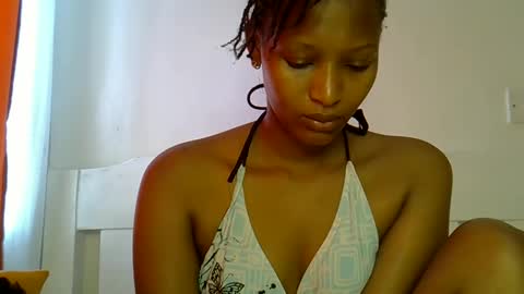 Snapshot of sweet_melod chatting on 06/04/26, 05:02 Linda online show from 06/04/26, 05:02