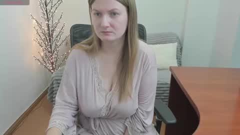 Snapshot of sweet_melody_of_ur_heart chatting on 12/13/25, 11:32 Mila online show from 12/13/25, 11:32